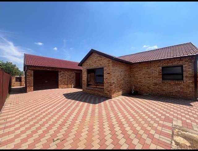 3 BEDROOM HOUSE TO LET IN MANDELA VIEW
